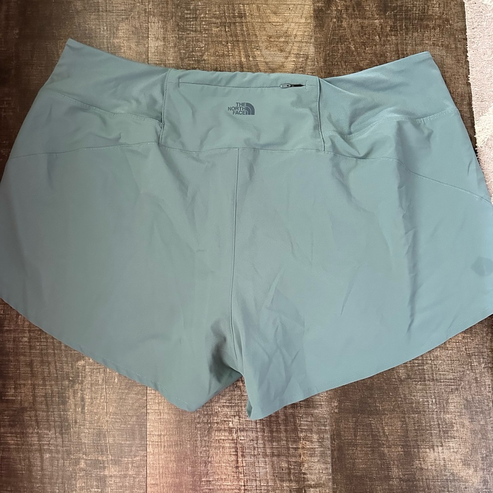 Women’s xxl Northface shorts. NWOT.